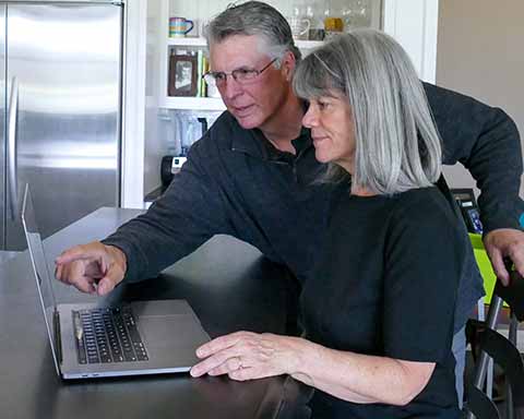 Senator Ron Johnson on X: Former Green Bay Packers player Ken Ruettgers  and his wife Sheryl led off today's news conference with Sheryl's  experience of severe neurological reactions to the vaccine and